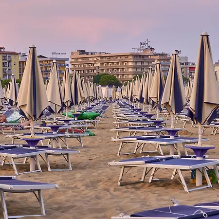 Apartment With Private Garden In - Beahost Bibione